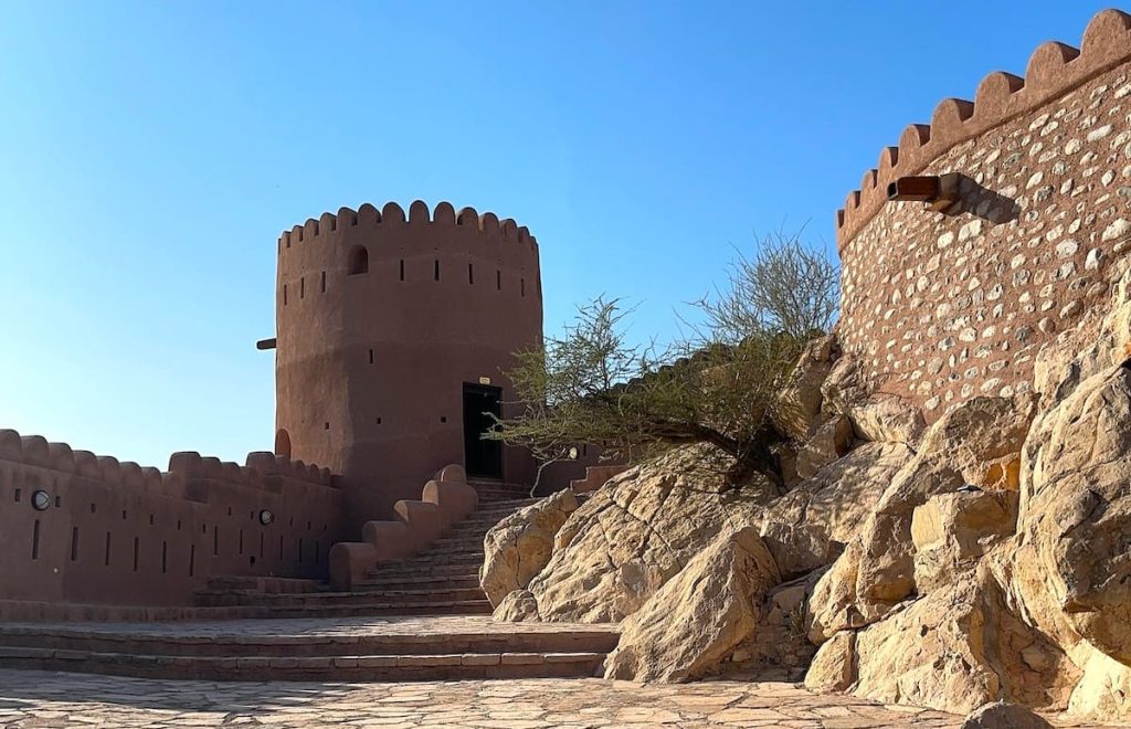 الدخول إلى قلعة الفجيرة